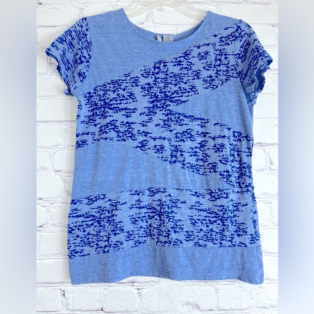 Dark Blue and Light Blue New Directions Weekend T-Shirt🌻